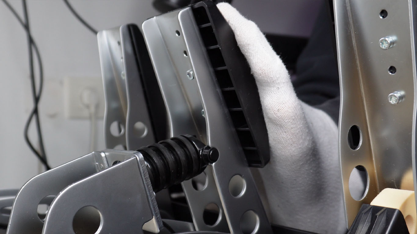 Fanatec CSL Pedals Load Cell en fonctionnement sur châssis