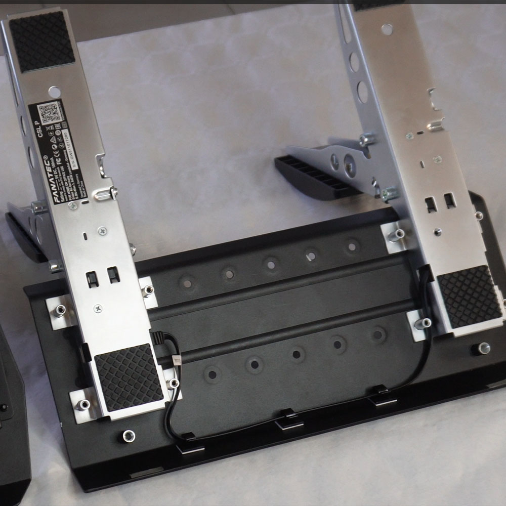 Vue de dessous du Fanatec CSL Pedals