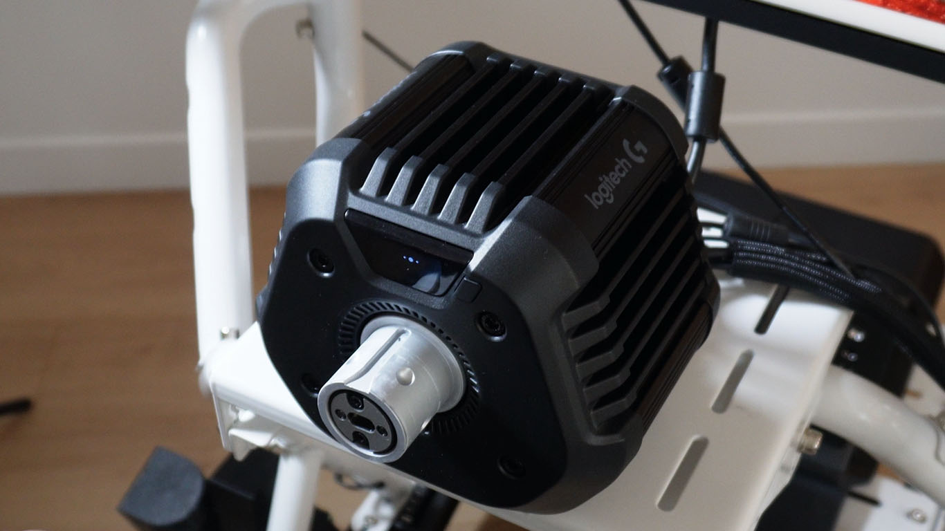 Gros plan sur la base Logitech RS50