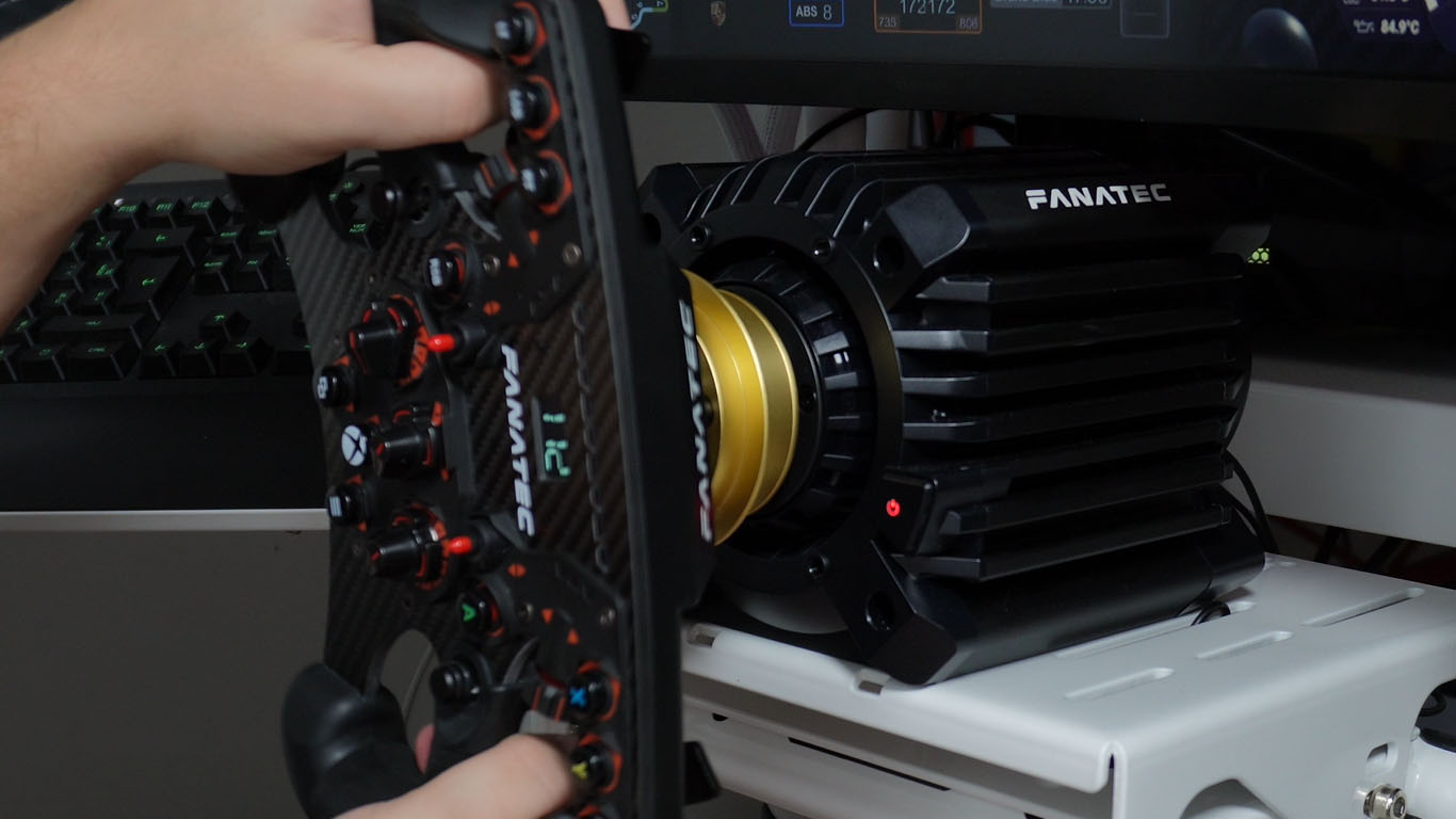Fanatec ClubSport DD+ sur cockpit