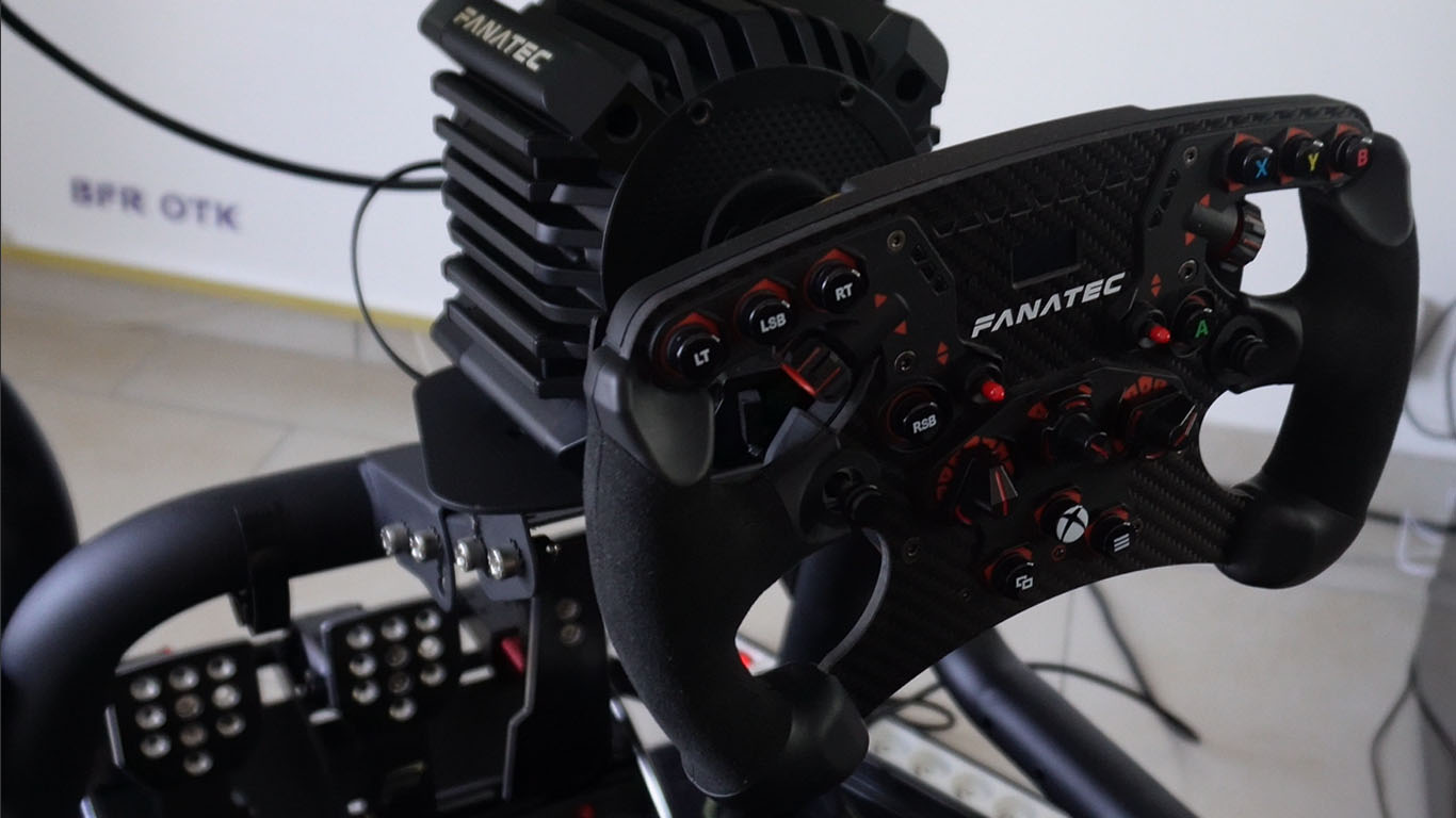 Fanatec CSL DD boosté avec volant Formula pédalier V3 et alimentation 8 Nm