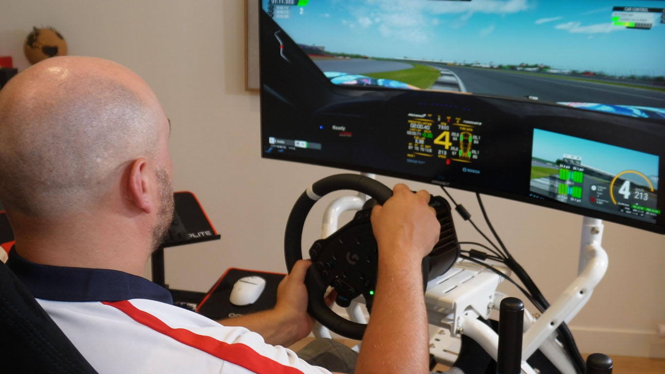Logitech RS50 en fonctionnement sur un setup de sim racing