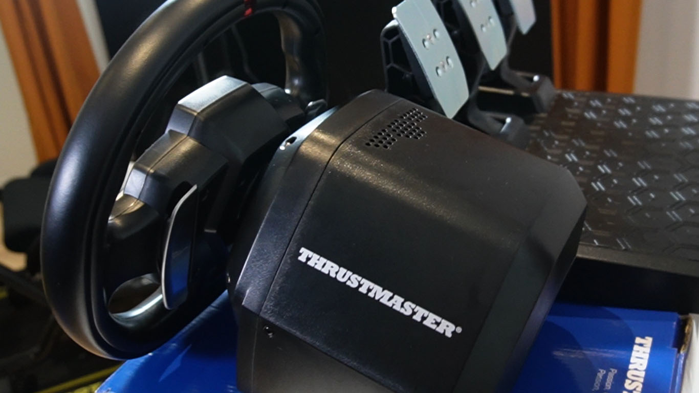 Gros plan sur les palettes magnétiques du Thrustmaster T248