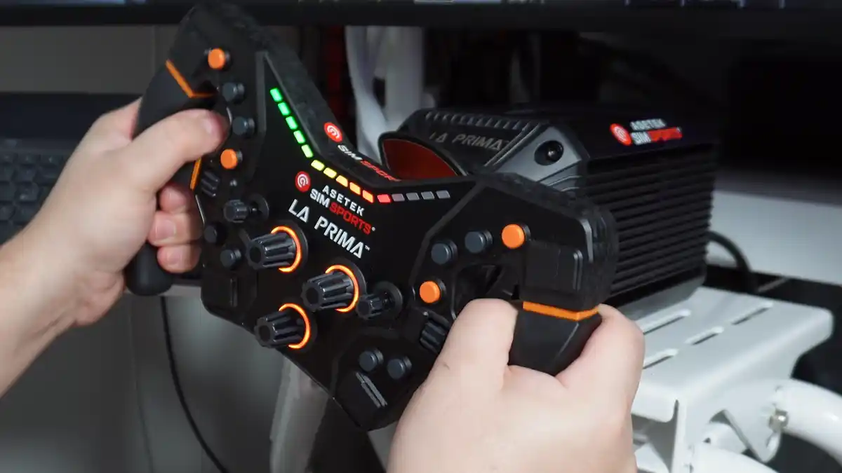 Le bundle Asetek La Prima en fonctionnement sur cockpit.